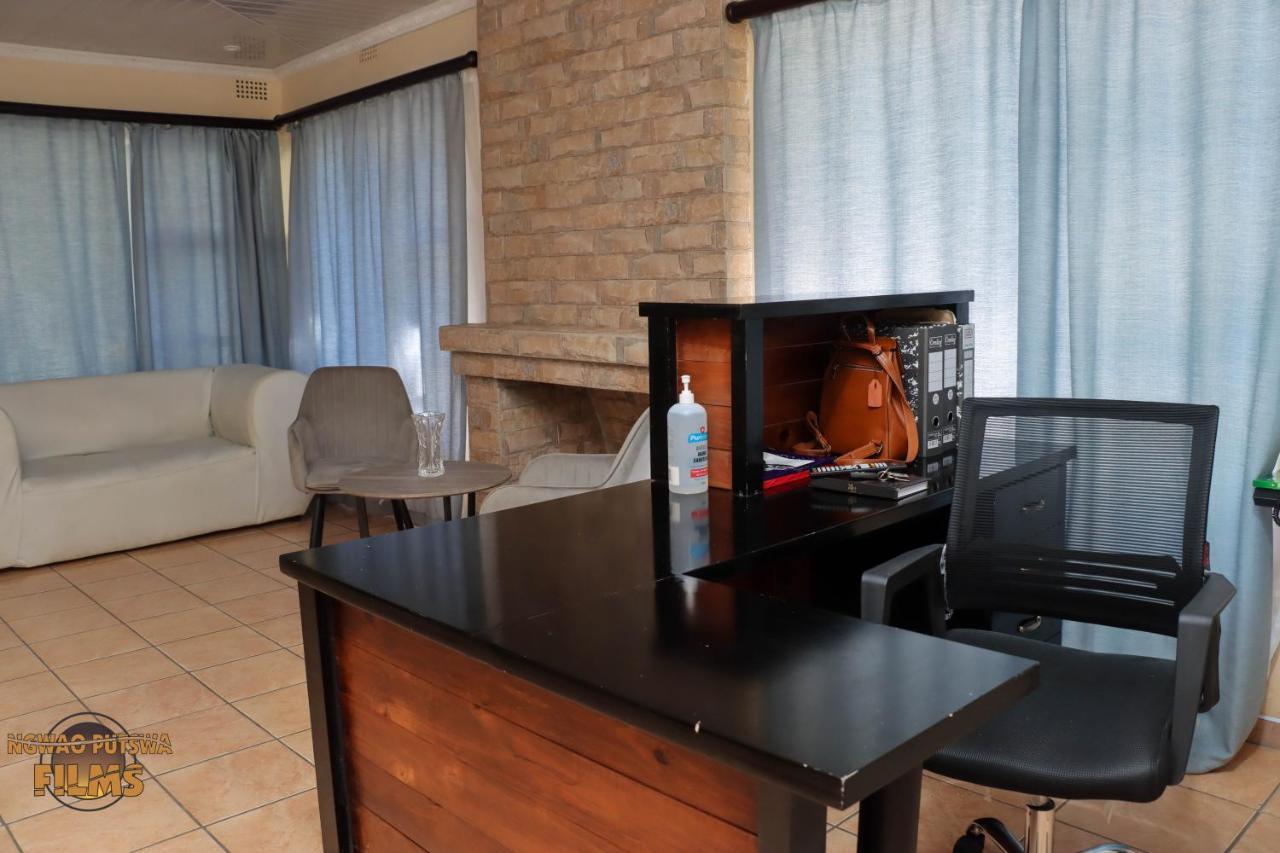 The Hill Bed And Breakfast Francistown Exterior foto