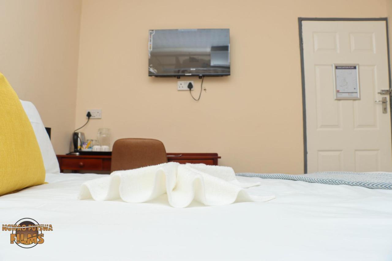 The Hill Bed And Breakfast Francistown Exterior foto
